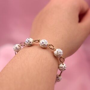 Elegant Gold and White Beaded Bracelet